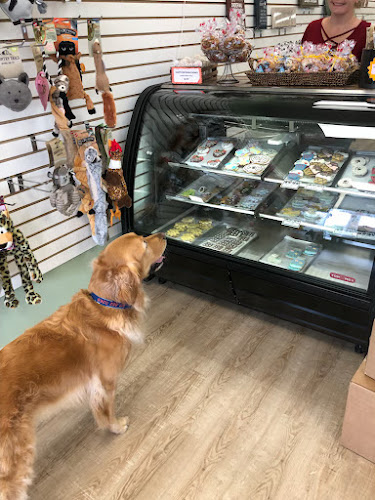 Well Bred - The Healthy Pet Marketplace & DOG GROOMERS